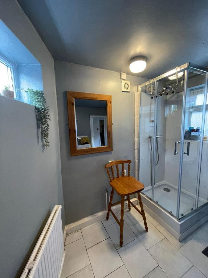 Room In Family Home Near Penny Lane Liverpool Extérieur photo