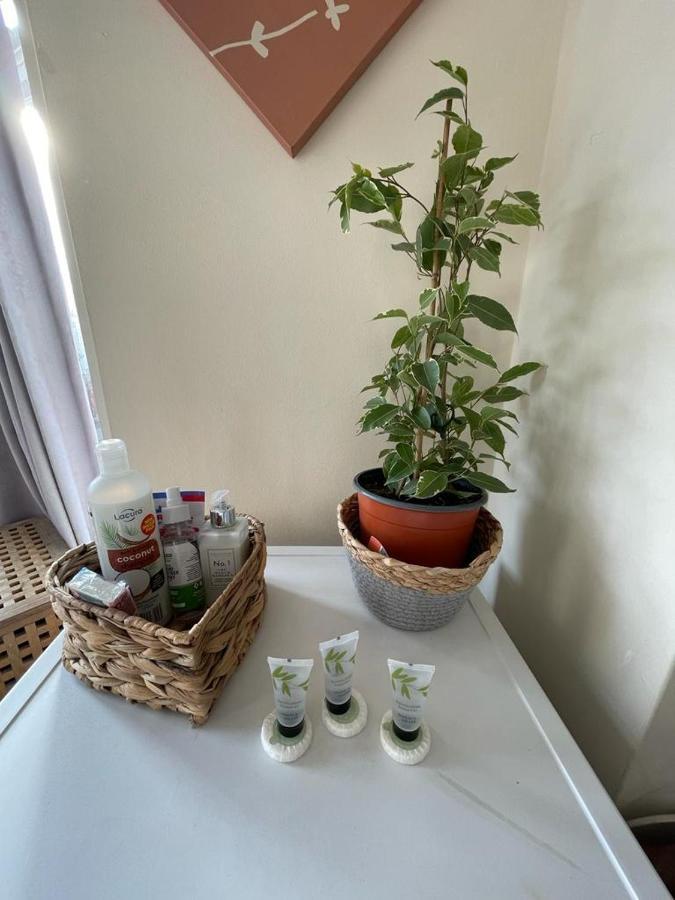 Room In Family Home Near Penny Lane Liverpool Extérieur photo