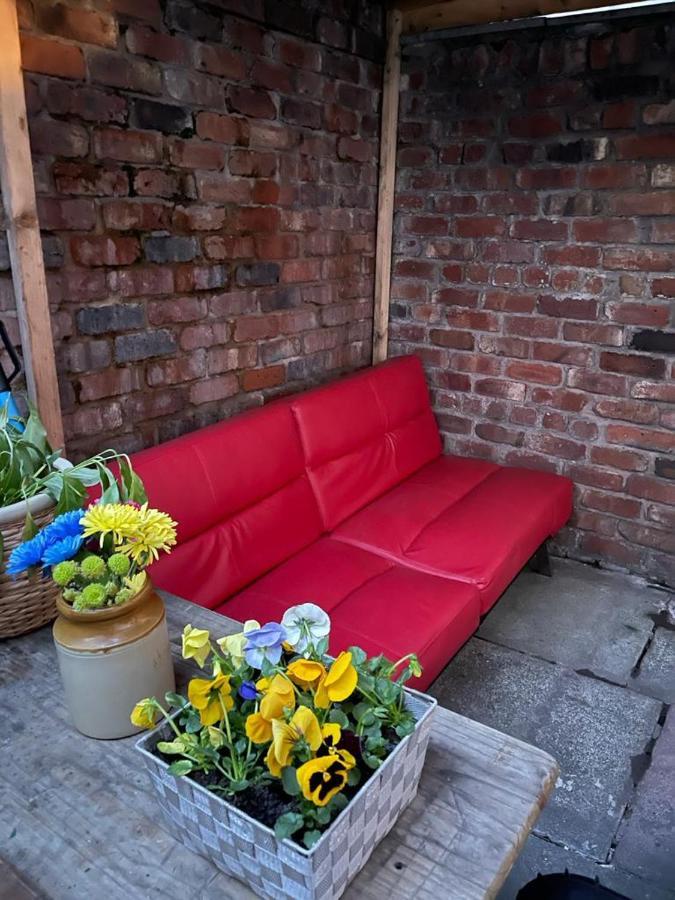 Room In Family Home Near Penny Lane Liverpool Extérieur photo