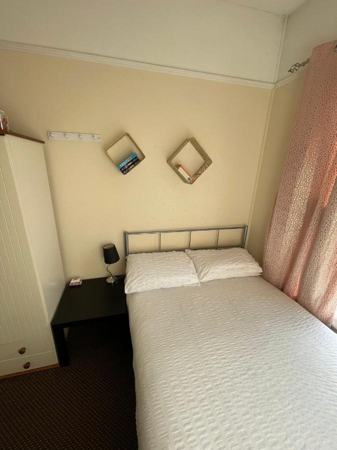 Room In Family Home Near Penny Lane Liverpool Extérieur photo